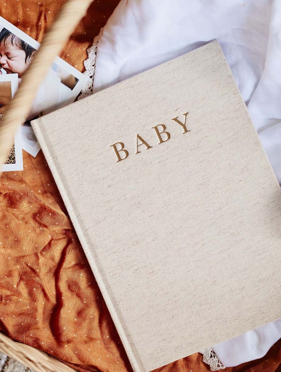 BABY BOOK TO SAVE MEMORIES AND KEEPSAKES FOR THOSE WHO LOVE TO